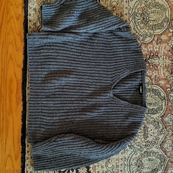 Sweater - Picture 6 of 8